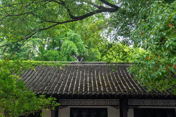 Xiangyang, Hubei, Çin 'deki Gulongzhong Sahne Bölgesi Yaz Manzarası