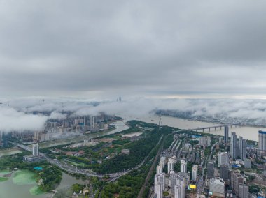 Wuhan şehir simgesi gökyüzü manzarası