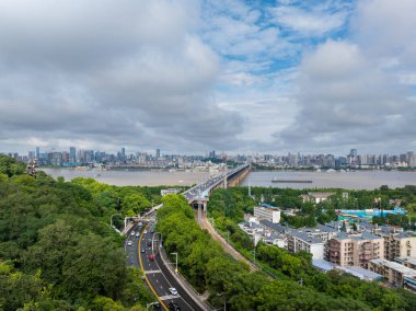 Wuhan şehir simgesi gökyüzü manzarası