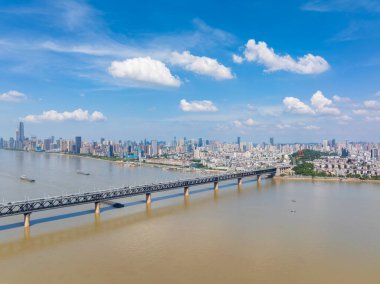 Wuhan şehir simgesi gökyüzü manzarası