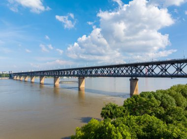 Wuhan şehir simgesi gökyüzü manzarası