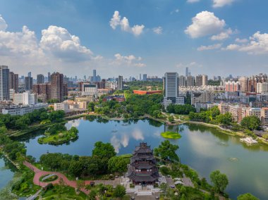 Wuhan şehir simgesi gökyüzü manzarası