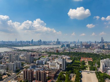 Wuhan şehir simgesi gökyüzü manzarası