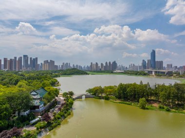 Wuhan şehir simgesi gökyüzü manzarası