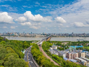 Wuhan şehir simgesi gökyüzü manzarası