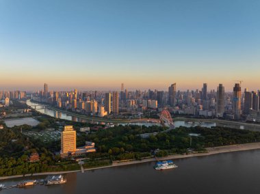 Wuhan şehir simgesi gökyüzü manzarası