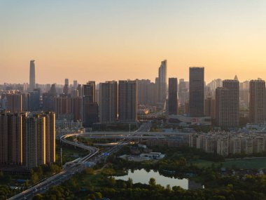 Wuhan şehir simgesi gökyüzü manzarası