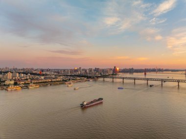 Wuhan şehir simgesi gökyüzü manzarası