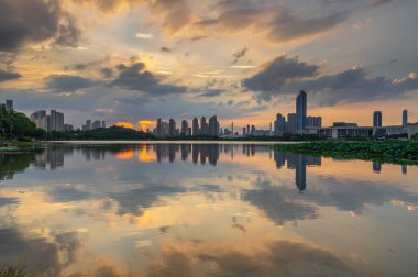 Wuhan şehir simgesi gökyüzü manzarası