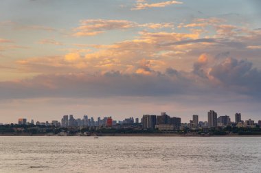 Wuhan şehir simgesi gökyüzü manzarası