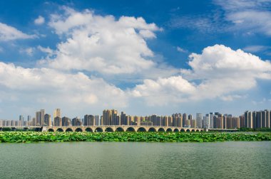 Wuhan şehir simgesi gökyüzü manzarası