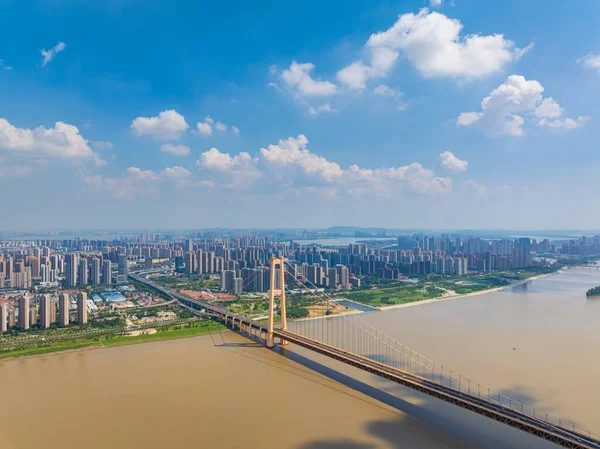 Wuhan şehir simgesi gökyüzü manzarası