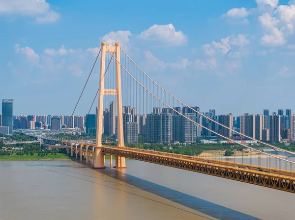 Wuhan şehir simgesi gökyüzü manzarası