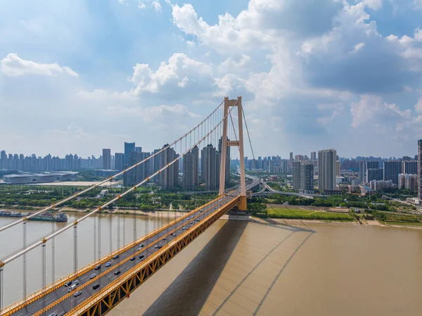 Wuhan şehir simgesi gökyüzü manzarası