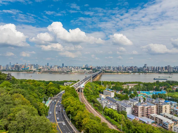 Wuhan şehir simgesi gökyüzü manzarası