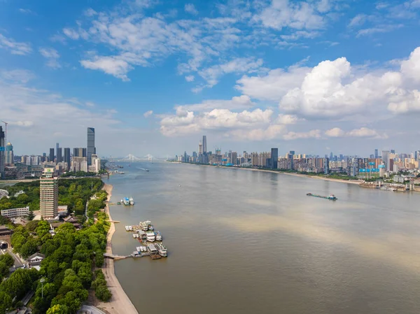 Wuhan şehir simgesi gökyüzü manzarası