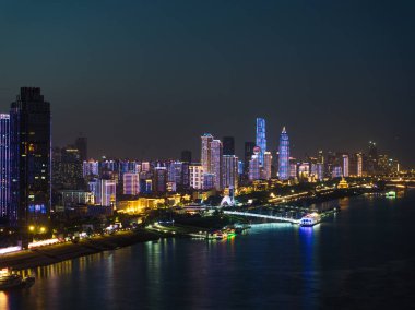 Wuhan şehir simgesi gökyüzü gece manzarası