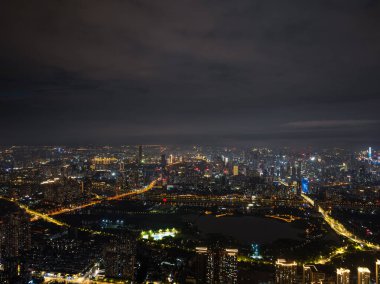 Wuhan şehir simgesi gökyüzü gece manzarası