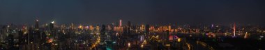 Wuhan şehir simgesi gökyüzü gece manzarası