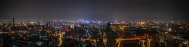 Wuhan şehir simgesi gökyüzü gece manzarası