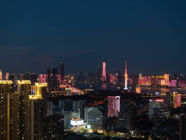 Wuhan şehir simgesi gökyüzü gece manzarası