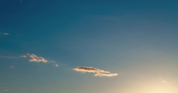 Lapso Tiempo Nubes Atardecer Grano Parpadeo Dan Las Imágenes Una — Vídeos de Stock