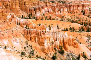 Bryce Kanyonu Ulusal Parkı, Dağların ve Kaya Oluşumlarının Görünümü, Utah 