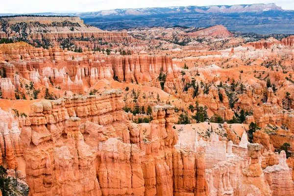 Bryce Kanyonu Ulusal Parkı Dağların Kaya Oluşumlarının Görünümü Utah — Stok fotoğraf