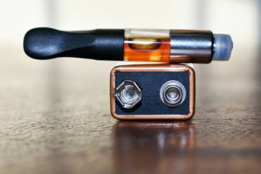 Vape, Thc ve Cbd ve marihuana tomurcuk için esrar yağı vaping 