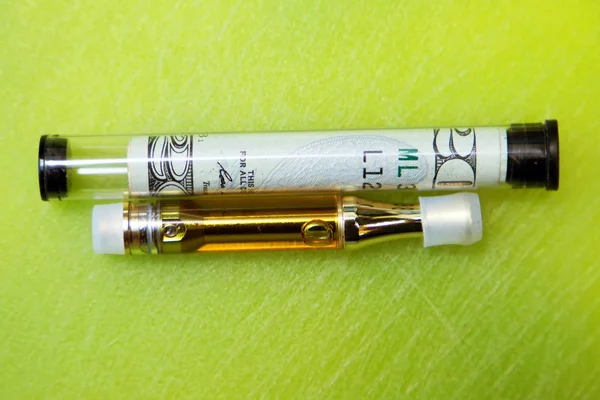 Aceite Cannabis Para Fumar Marihuana Vaporizador Cigarrillo Electrónico —  Fotos de Stock