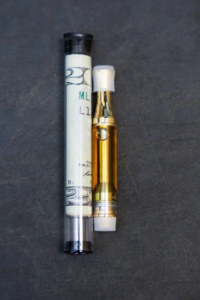 Cannabis Oil Smoking Marijuana Vaporizer Electronic Cigarette — Stock Photo, Image