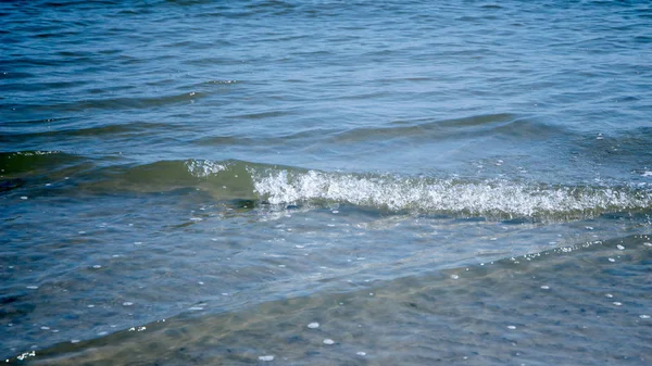 Meer Und Strand Wasser Wellen Und Spiegelungen — Stockfoto