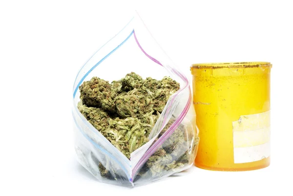 Konzeptionelle Zusammensetzung Von Marihuana Isoliert Auf Weißem Hintergrund — Stockfoto