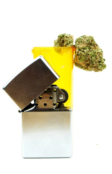 Marihuana Aislada Sobre Fondo Blanco Concepto Adicción —  Fotos de Stock