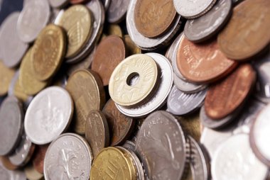 Para ve Para, Ahşap Arka Plan Üzerine Madeni Paralar