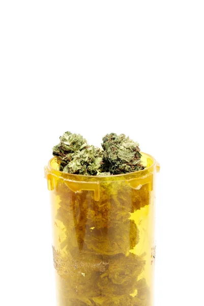 Kurutulmuş Marihuana Sarı Plastik Şişe Uyuşturucu Bağımlılığı Kavramı Tıbbi Marihuana — Stok fotoğraf