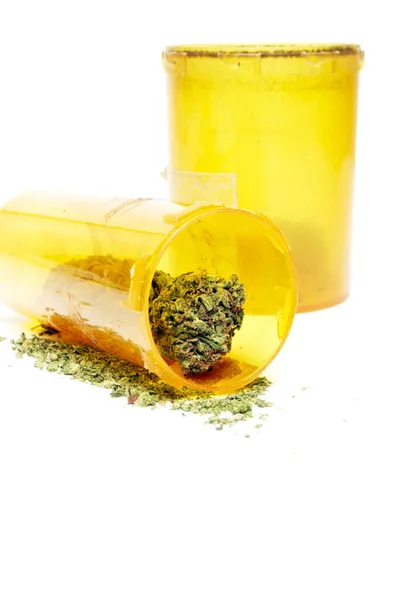 Torkad Marijuana Plast Flaska Narkotika Missbruk Koncept Medicinsk Marijuana Koncept — Stockfoto