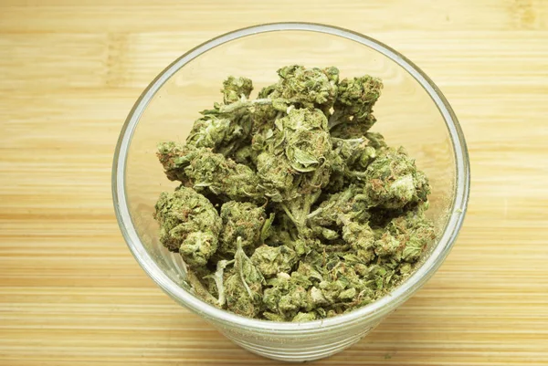 Pąki Marihuany Szkle Widok Bliska — Zdjęcie stockowe