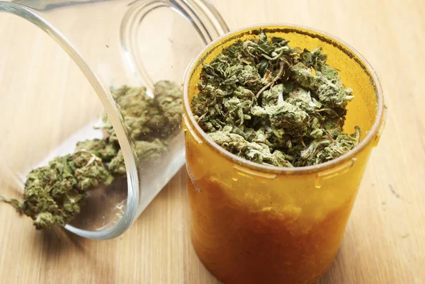 Suchtkonzept Für Marihuana Zusammensetzung Von Cannabis Drogen — Stockfoto