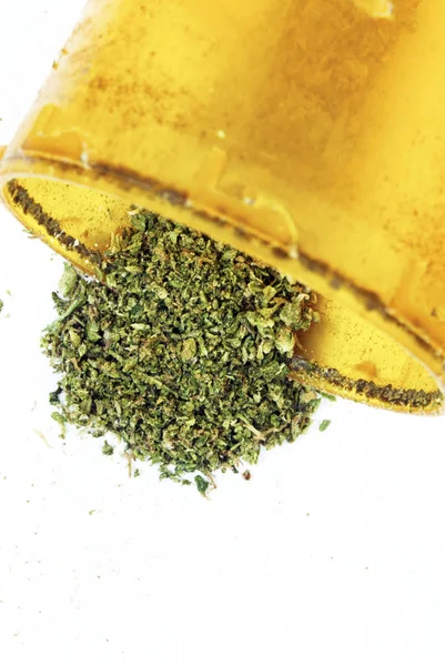 Marijuana Garrafa Plástico Amarelo Vista Perto — Fotografia de Stock