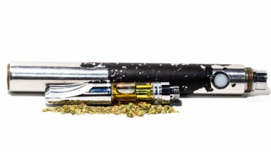 Esrarlı elektronik sigara.