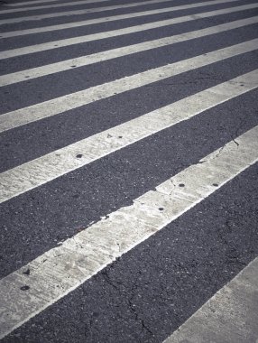 beyaz çizgiler ile gri asfalt yol tam kare görünümü