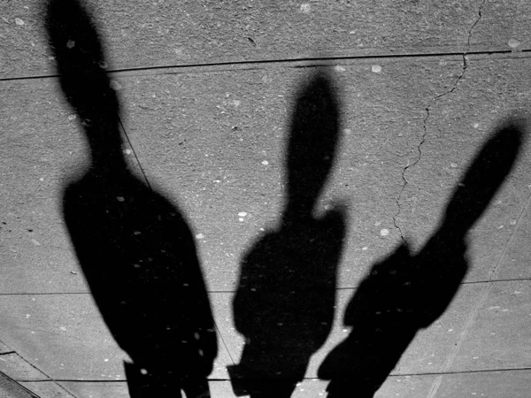 Grey Asphalt Road Walking People Shadows — Stock Photo, Image