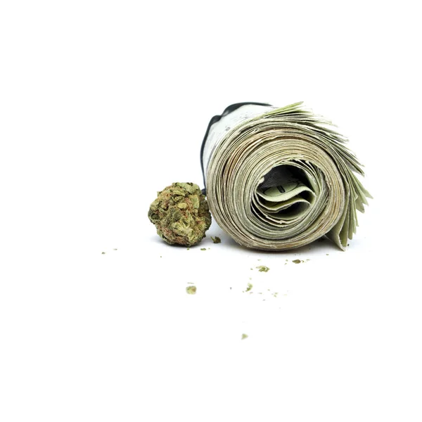 Марихуана и деньги — стоковое фото