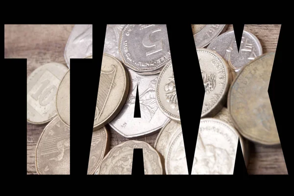 Steuerschriftzug Auf Schwarzem Hintergrund Mit Münzen Auf Hölzernem Hintergrund — Stockfoto