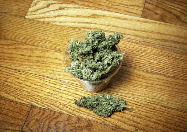 Marihuana Envasada Una Mesa Madera Brote Planta Cannabis —  Fotos de Stock