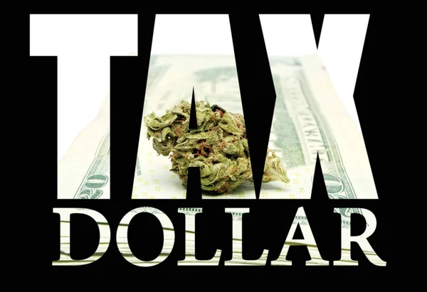 税金ドルテキスト 黒の背景のマリファナ — ストック写真