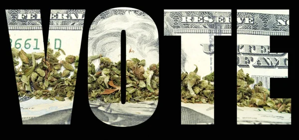 黒を背景にマリファナとお金で碑文を投票 合法化の概念 — ストック写真