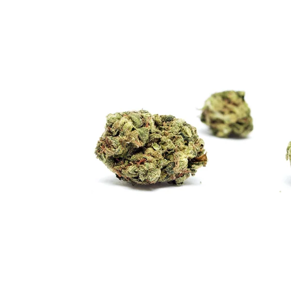 Conceptuele Samenstelling Van Marihuana Produceren Stilleven Geïsoleerd Witte Achtergrond — Stockfoto