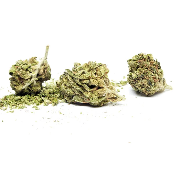 Conceptuele Samenstelling Van Marihuana Produceren Stilleven Geïsoleerd Witte Achtergrond — Stockfoto